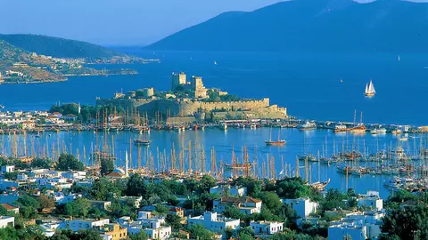 (P) Călătorie istorică în Bodrum, orașul cu iz grecesc al Turciei