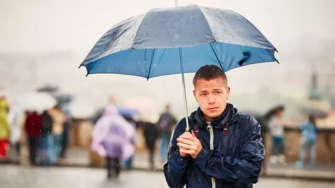 Se întorc ploile în mai multe regiuni din țară! Meteorologii au emis un nou cod galben de vreme rea
