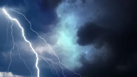 Jumătate din țară este sub cod galben de ploi. Până când este valabilă avertizarea meteorologilor?