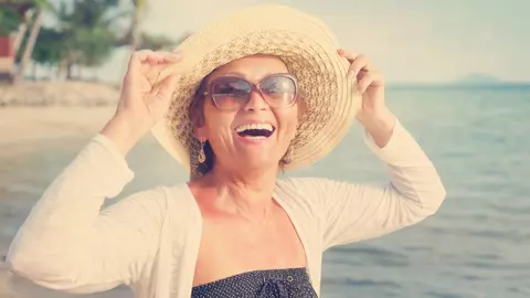 Cum alegi un costum de baie care să-ți ascundă vergeturile