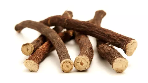Lemnul dulce întărește sistemul imunitar. Uite cum te ajută această plantă să treci peste schimbările de temperatură