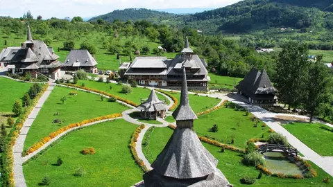 Maramureș - regiunea bisericilor din lemn și a tradițiilor bine păstrate