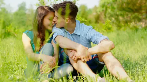 6 semne ale adolescentului îndrăgostit