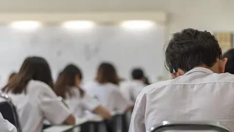 Începe înscrierea la liceu. Până când trebuie să completeze elevii fișele de înscriere și când are loc repartizarea computerizată