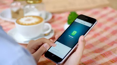 Folosești aplicația WhatsApp? Ai grijă dacă primești acest mesaj
