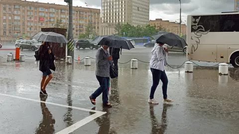 Cod galben de ploi în mai multe județe din țară. Vremea va fi instabilă, iar temperaturile scad cu 10 grade