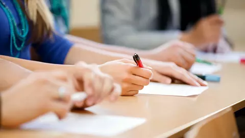 Bacalaureat 2017, sesiunea de toamnă. Elevii susțin azi proba la matematică sau istorie