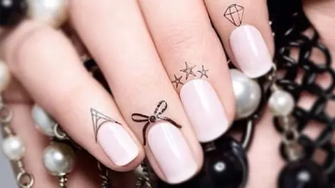 Cuticulele tatuate, cea mai nouă tendință a toamnei. Cum îți pot transforma radical manichiura?