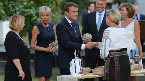 Emmanuel și Brigitte Macron, în vizită la Muzeul Satului