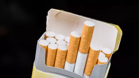 De ce într-un pachet sunt 20 de ţigări? Răspunsul îi va pune pe gânduri pe fumători