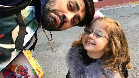 Cum arată mama lui Connect-R? Cântărețul a adus-o la TV pe cea mai importantă persoană din viața sa