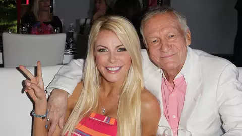 Văduva lui Hugh Hefner, dezvăluiri despre căsnicia cu milionarul. Detalii neștiute au ieșit la iveală: „Nu știu câți oameni au fost în dormitorul nostru”