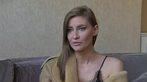 Iulia Albu te învață cum să te îmbraci atunci când ai câteva kilograme în plus: „Nu mai vreau să văd acele cizme urâte, până la genunchi, sunt ceva odios”