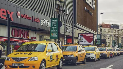 De luna aceasta, plătim mai mult pe facturi și carburanți! Taxi-urile deja s-au scumpit