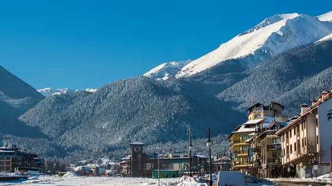 (P) Și la schi, și cu portofelul plin: fă-ți vacanța de iarnă la Bansko!