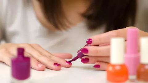 Cum poți obține manichiura perfectă chiar la tine acasă? 9 trucuri de care să ții cont