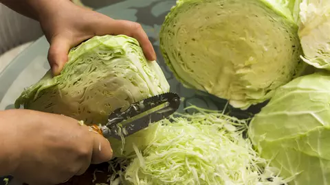 Cum pui cea mai bună varză murată la butoi. Rețetă delicioasă ca la mama acasă
