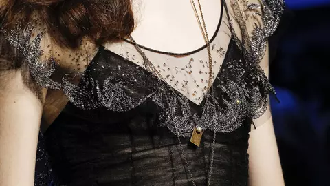 4 topuri elegante la modă în acest sezon