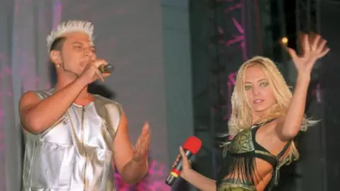Îl mai ții minte pe Nick, care cânta cu Delia în trupa N&D? Cum arătă astăzi cântărețul