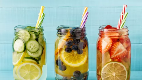 Fă-ți acasă apă infuzată! Este o minune pentru sănătate și te ferește de o mulțime de boli