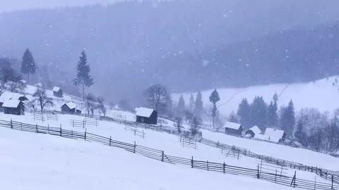 Vremea este din ce în ce mai rece! Cod galben de ninsoare și vânt puternic la munte