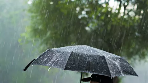 Vremea se răcește considerabil! Meteorologii au emis un cod galben de ploi și vânt puternic