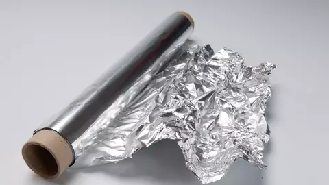 Folia de aluminiu, un adevărat pericol pentru sănătate. De ce să nu o folosești niciodată în bucătărie?