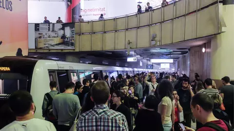 Un nou incident la metrou, în această dimineață! Fum în subteran din cauza unui scurtcircuit în stația Piața Victoriei