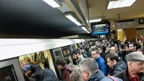 Directorii Metrorex au fost demiși după incidentul de la stația Eroilor! Circulația la metrou a fost blocată timp de 2 ore