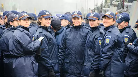 Ce polițiste frumoase avem! Ele vor defila la parada de 1 Decembrie 2017