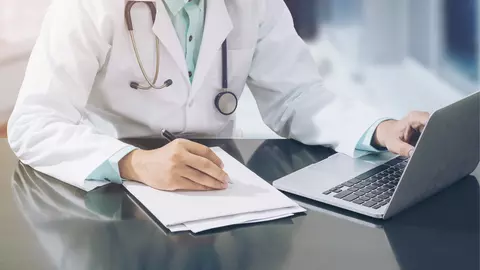 Vești bune pentru tinerii absolveți de Medicină! Ce salarii vor avea medicii începând de anul viitor