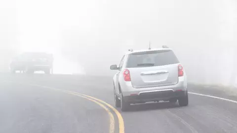 Șoferii trebuie să fie foarte atenți în trafic, astăzi! Este cod galben de ceață, iar vizibilitatea este foarte redusă