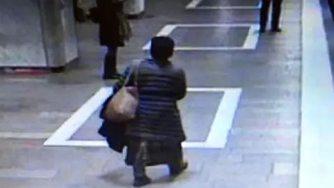 Un nou incident la metrou. O femeie a fost amenințată cu moartea