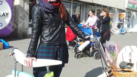 Aduce bucurie în pași de dans printre bistrițeni