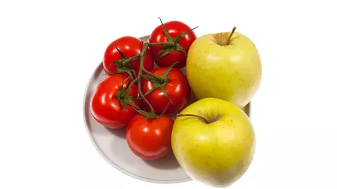 Ce se întâmplă în corpul tău atunci când consumi zilnic trei mere și două roșii? Orice fumător trebuie să știe acest truc