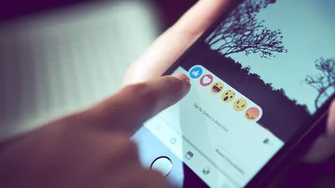 Postările unui prieten de pe Facebook te deranjează? Uite cum rezolvi rapid această problemă fără să dai "unfriend"