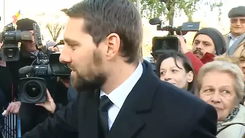 Cum l-au întâmpinat oamenii pe fostul principe Nicolae? Uite cum au reacționat cei prezenți la Palatul Regal