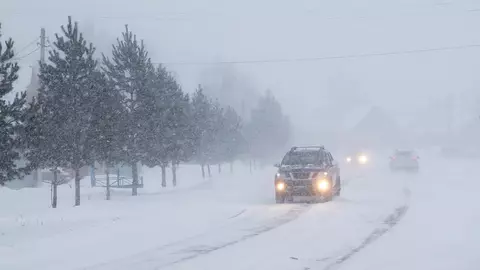 Ploi și ninsori în toată țara! Meteorologii au anunțat cum va fi vremea în acest weekend