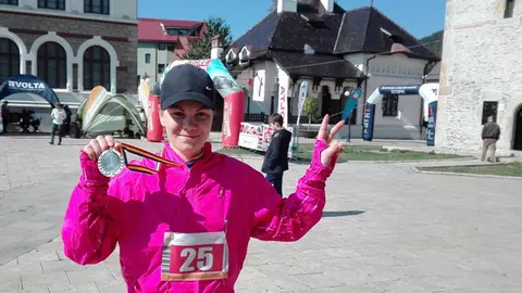 Polițista pasionată de alergare montană și semimaratoane face sport câte două ore pe zi