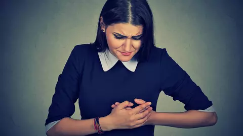 3 motive pentru care te dor sânii. Nu întotdeauna este vorba despre cancer
