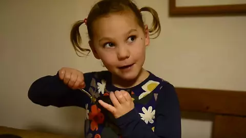 După ce a fost diagnosticată cu epilepsie, această fetiță a început să mănânce zilnic un anumit aliment. Ce s-a întâmplat imediat după?
