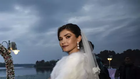 Alina Pușcaș face din nou nuntă! Imagini spectaculoase cu prezentatoarea în rochie de mireasă