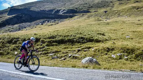 "Sunt foarte apropiată de echipa mea". Ioana Molnar încearcă să facă performanță și la birou, și în sport