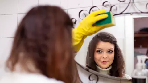 Motivul pentru care oglinzile din casă trebuie să fie mereu curate. Uite cât de mult te poate influența acest lucru