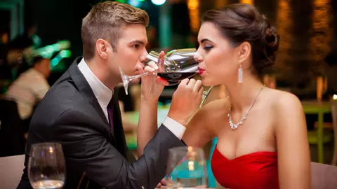 Rochii pentru Valentine's Day. Cinci modele rafinate pentru cea mai romantică zi a anului