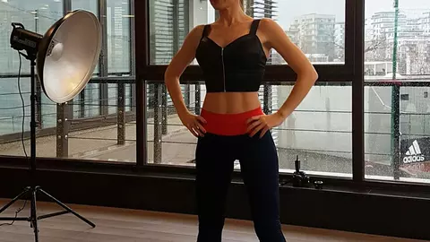 VIDEO: Carmen Brumă te învață ce trebuie să faci ca să ai pătrățele pe abdomen