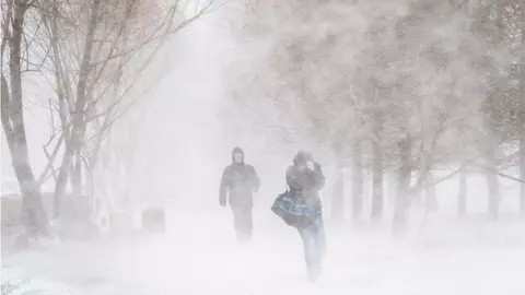 Cod portocaliu de vânt puternic până la ora 16. Ce zone sunt vizate de avertizarea meteorologilor?