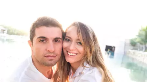 Ce mănâncă Laura Cosoi pentru a arăta senzațional însărcinată: „Nu m-am îngrăşat deloc. Nu am pus încă un kilogram, deşi sunt cinci luni”