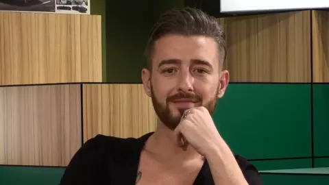Mihai Chițu, dezvăluiri despre experiența de la „Vocea României”! Ce meserii a avut înainte de participare și ce a făcut cu banii câștigați | Vedetele răspund