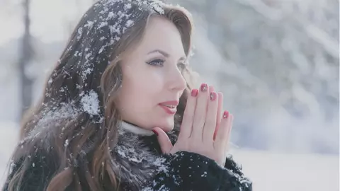 Motivul pentru care femeile au mâinile mai reci decât bărbații. Nu te-ai fi gândit niciodată la acest lucru